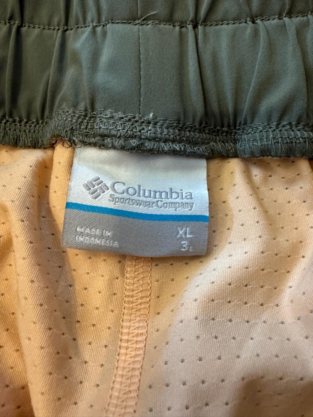 Columbia Women's Athletic Shorts in Black and Tan - Picture 4 of 8